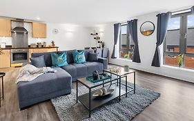 Pluxa Globe - Spacious Apartment In Jq With Parking